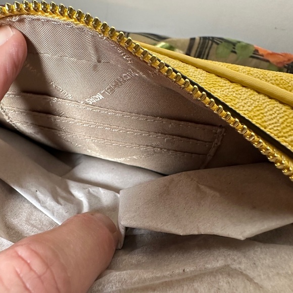 NWT Michael Kors crossbody. - Picture 6 of 9